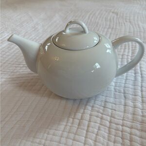 Williams Sonoma White Ceramic Teapot. Never Used